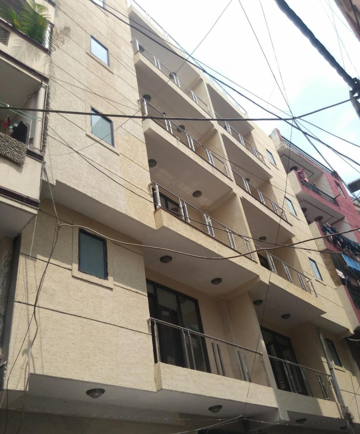 Apartment Spacious 2bhk Flat With Balcony