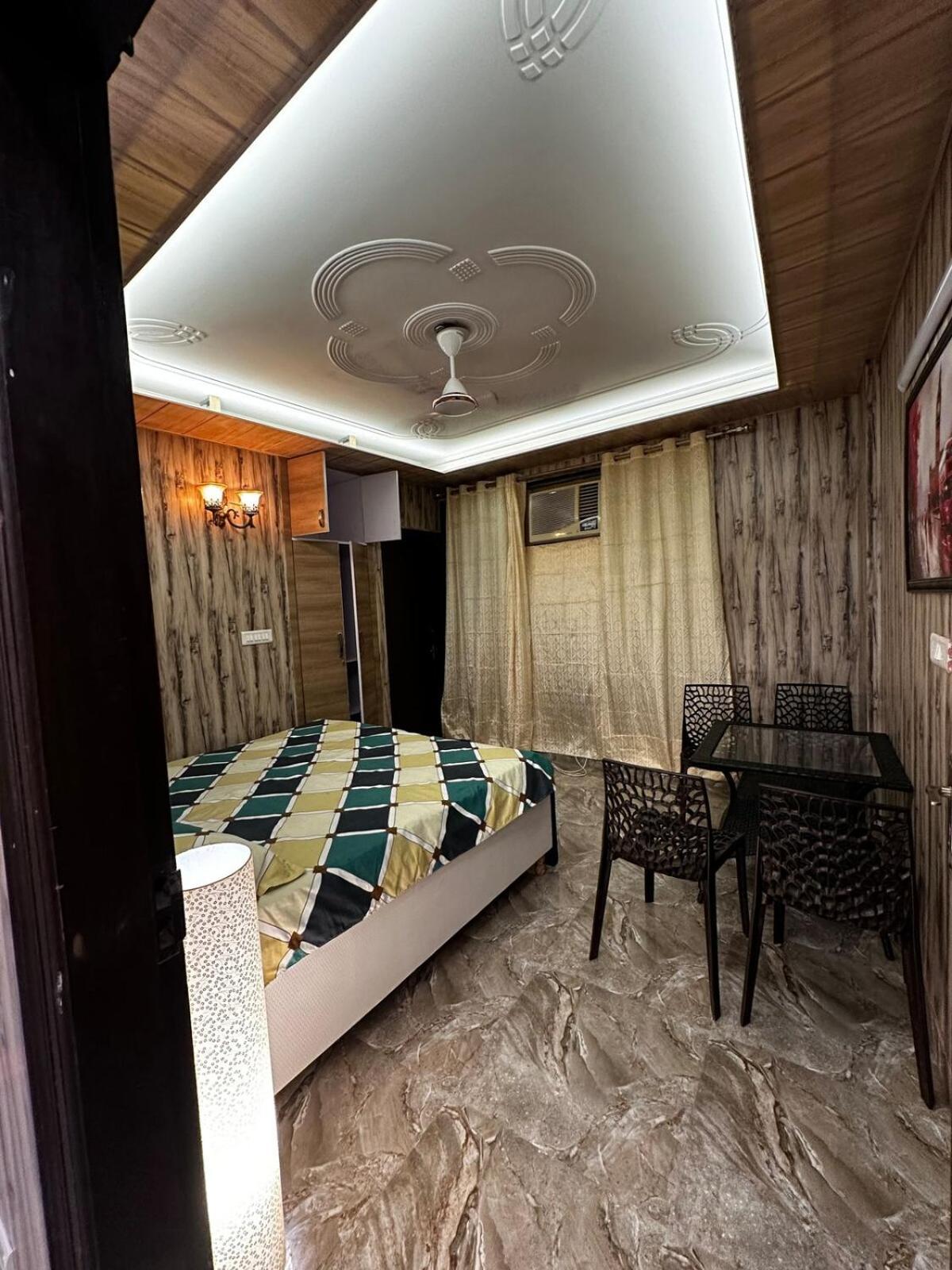 Spacious 2bhk Flat With Balcony Apartment *