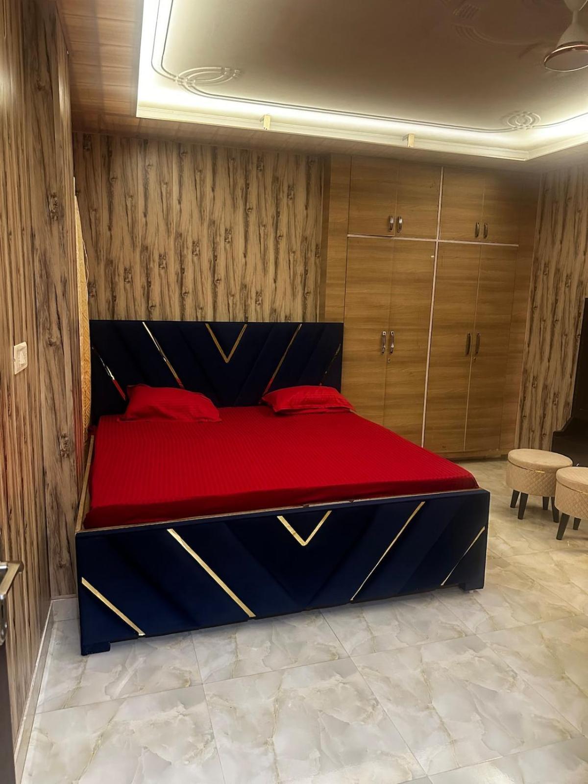 Apartment Spacious 2bhk Flat With Balcony