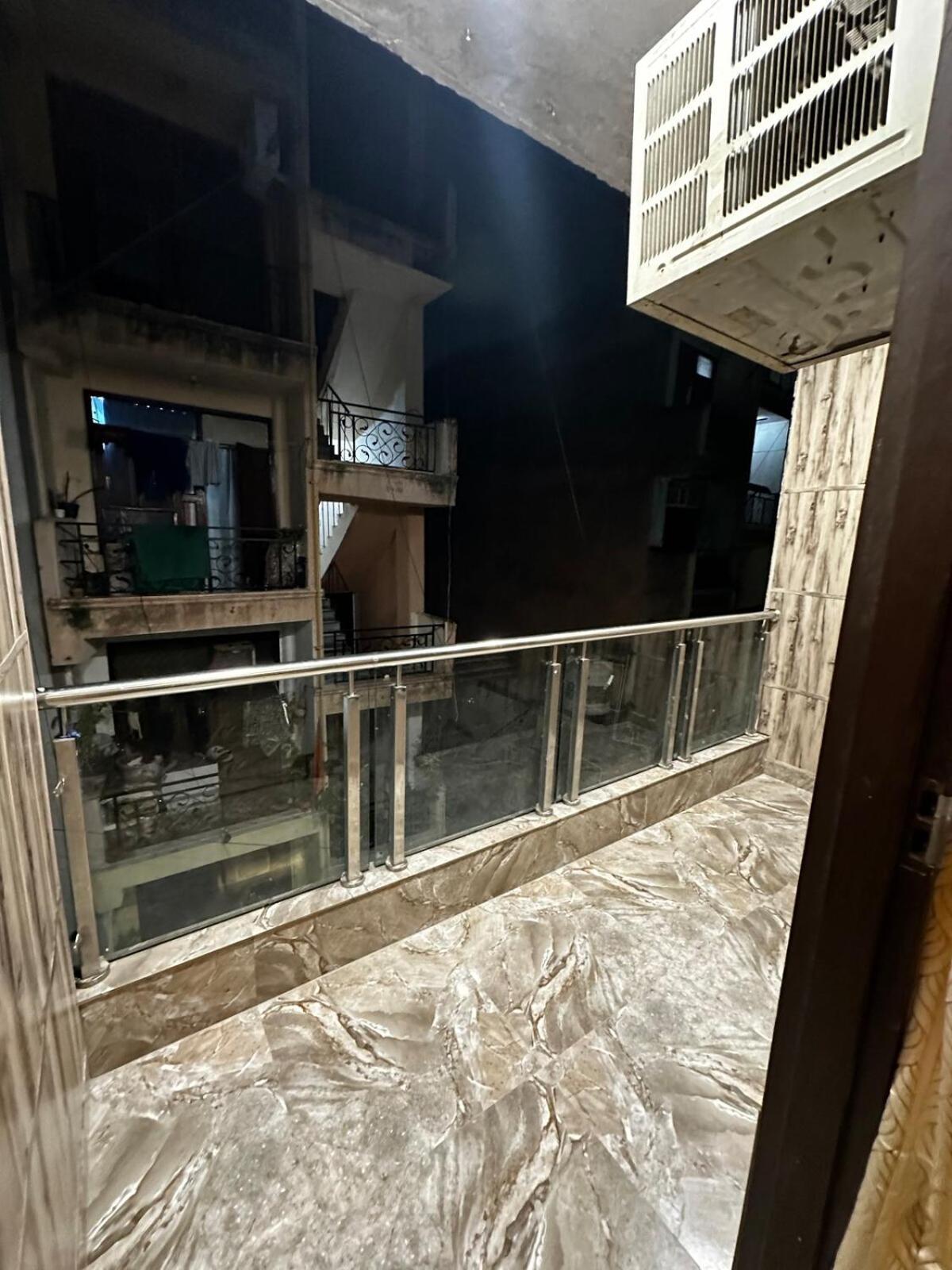 Spacious 2bhk Flat With Balcony Apartment New Delhi