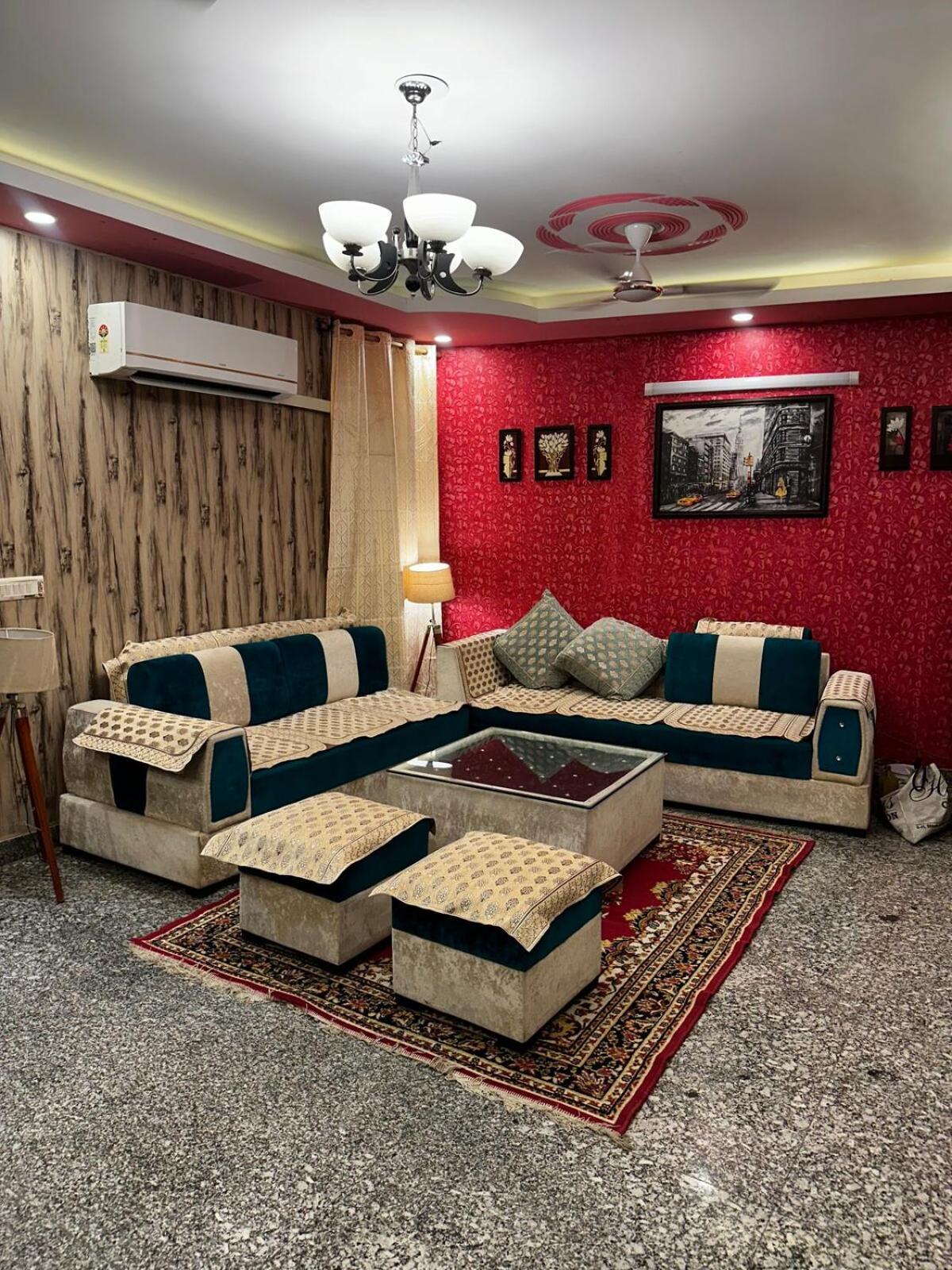 Apartment Spacious 2bhk Flat With Balcony