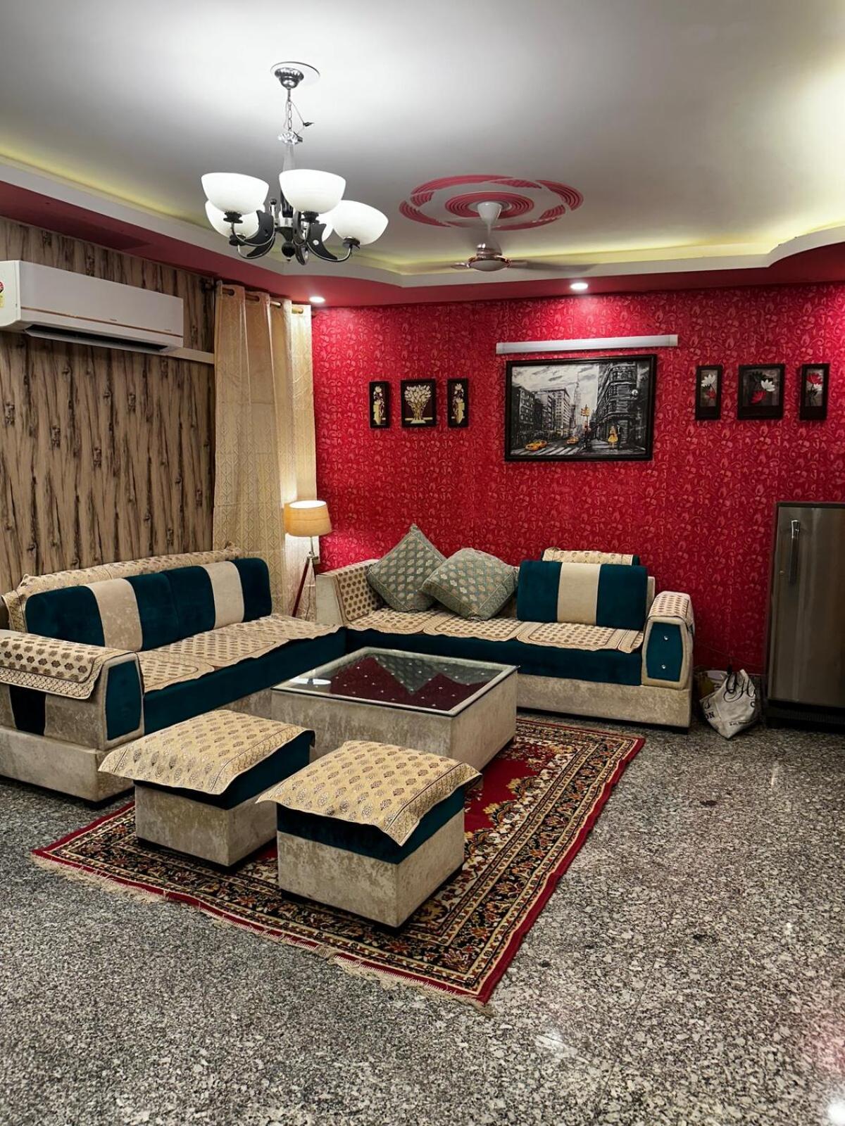 Spacious 2bhk Flat With Balcony *