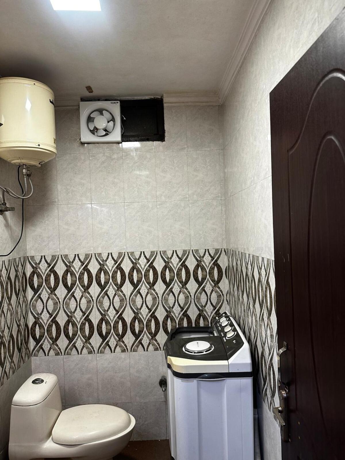 Apartment Spacious 2bhk Flat With Balcony
